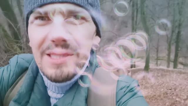 Я С БРАТОМ БЛИЗНЕЦОМ СНЯЛ ДЛЯ ВАС ФИЛЬМ, ЖОРКА ПУСКАЛ МЫЛЬНЫЕ ПУЗЫРИ И МЕНЯ СНИМАЛ НА КАМЕРУ