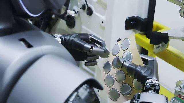Десятки человекоподобных роботов Walker S работают на автозаводе в Шэньчжэне, Китай