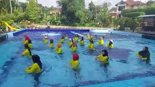 aqua zumba,,sangen park..ss era aero with zin emy..2,5 menit gobyozt dalam air