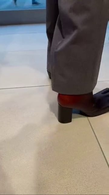 Интересно  посмотреть  на  дизайнера.