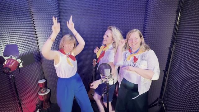 Зажигательный клип-прогулка на выпускной без сценария