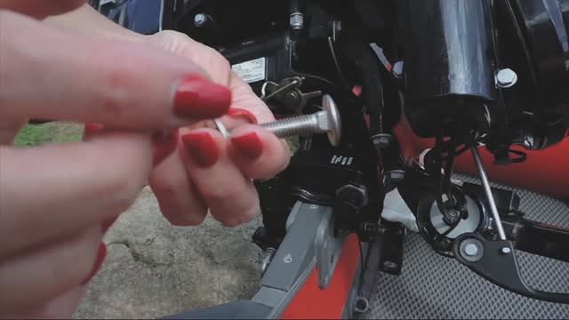 Быстрое крепление лодочного мотора Tohatsu MFS 9.9-20 к транцу лодки ПВХ ROCKY 375