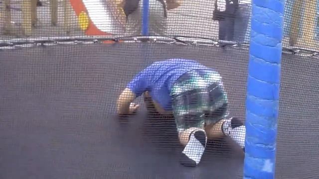 Learning to jump on a trampoline (Учимся прыгать на батуте)