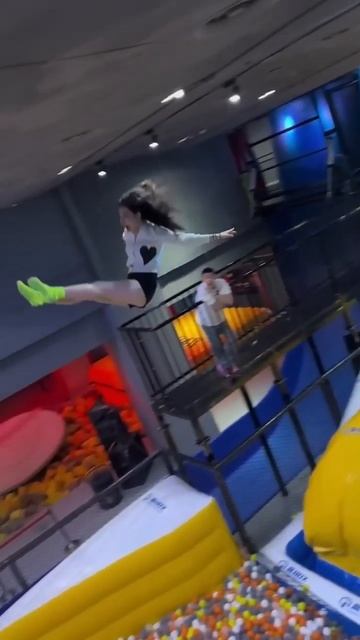 🚀 Watching Beautiful Women Fly: Trampoline Park Adventures Full of Thrills! 🎈 #inflatable