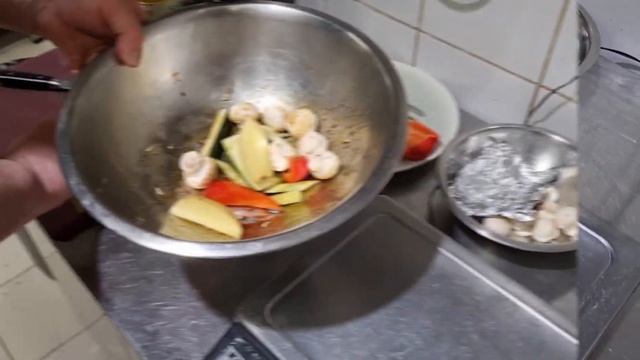 Запеченные овощи с жареным тофу