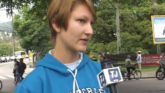 TJ UFSC - Ciclistas protestam na rótula da Trindade