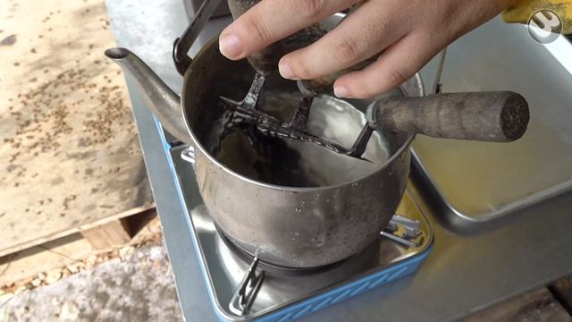 How To Harvest Honey With Millions of Bees. Amazing Beekeeping Farm in Korea