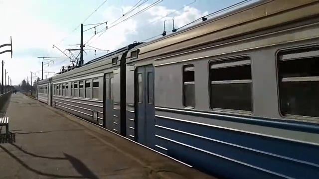 "Забита 6-вагонка" Електропоїзд ЕД9М-0069 слідує рейсом 6818