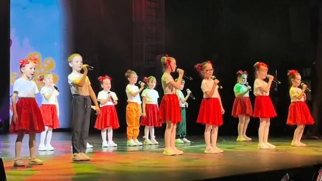 Праздничный концерт юных гуранят «Мамочка любимая моя», отрывок 3