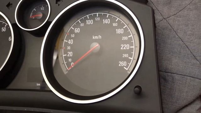 Панель приборов после применения Meguiar's Quik Scratch Eraser Kit.