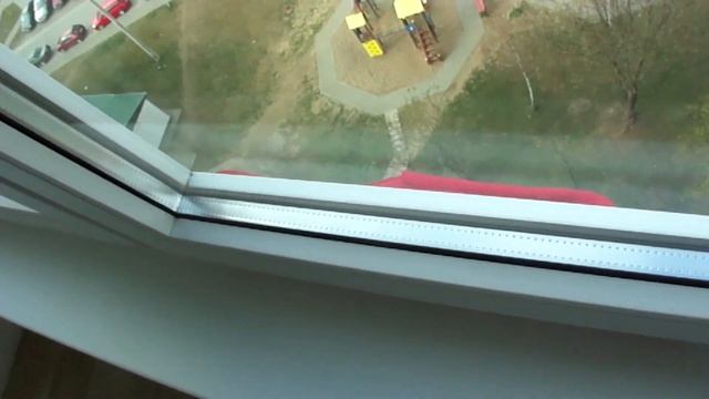 Как вывесить полотно из окна
