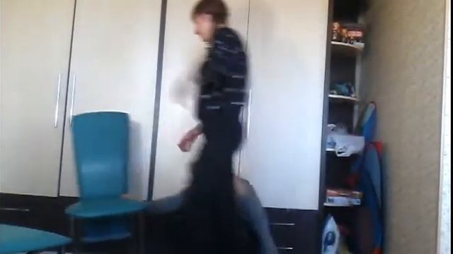 Challenge:Танцуем под известные песни)))