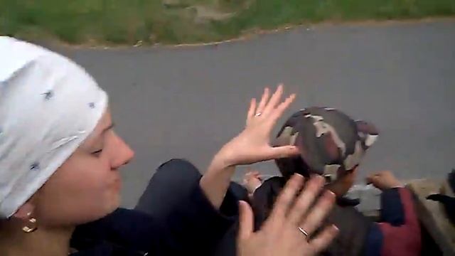 Девчата на телеге поют