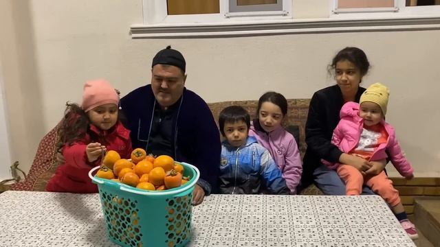 Raxmatjon Qurbonov uyida Nevaralari bilan - Toshkent 04.11.2020 - yil