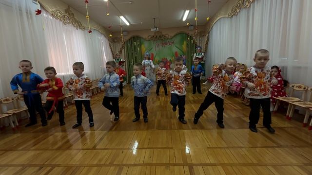 танец "Ванька-Встанька"  средняя  группа