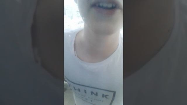 Бомжара спрыгнул с крыши мне на балкон