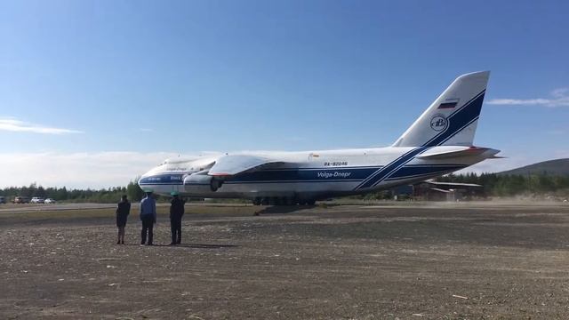 АН-124 (Руслан) в Магадане-2