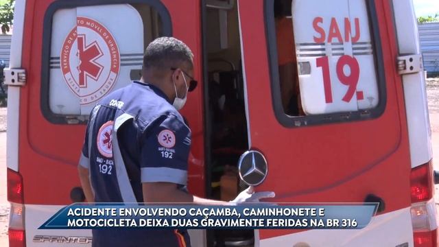 MAT FABIO   ACIDENTE ENVOLVENDO CAÇAMBA, CAMINHONETE E MOTOCICLETA DEIXA CASAL GRAVIMENTE FERIDO