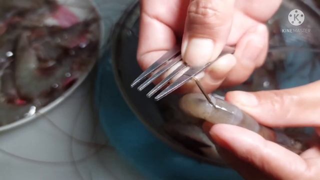 Proper way of cleaning and washing shrimp before cooking it. kikay Jhe