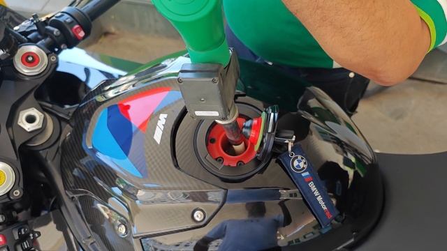 BMW M1000RR Benzin Işığı Yandı Benzin Aldım