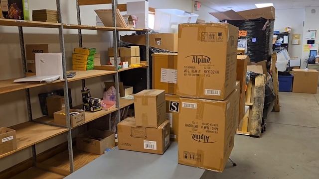 Unboxing pallets of Liquidation and Close outs - Check out all the amazing items.