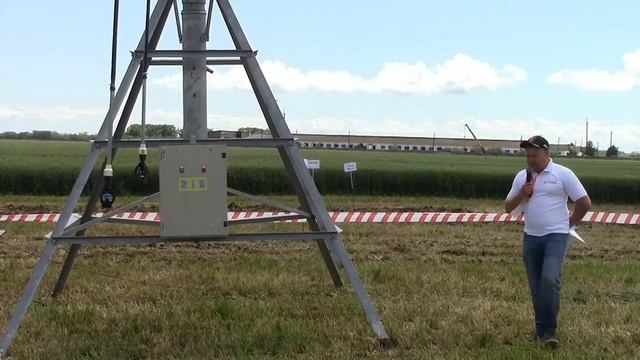 фрагмент оросительной установки кругового типа PIVOT французского производителя 2iE