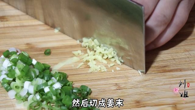 包菜最近火了，大厨教你新吃法，不炒不炖不凉拌，做一锅太香了【刘姐厨房 Magic Food】#包菜 #包菜做法 #包菜食谱