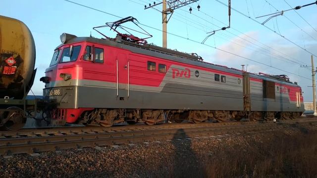 Электровоз ВЛ10-1186, перегон Предпортовая - Автово, г.СПб, 02.12.2020г.
