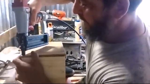 Pallet wood bird house