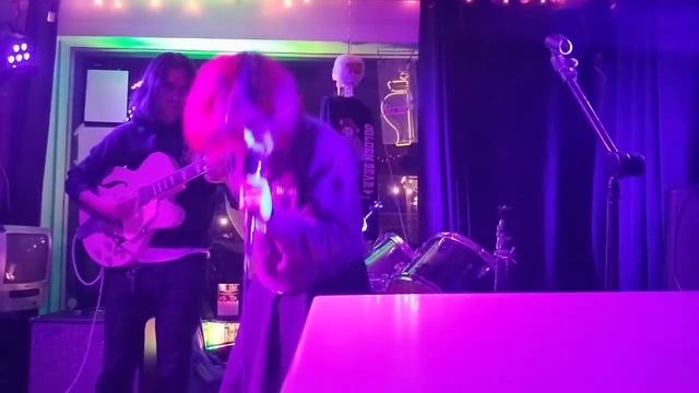 Blooming Heads - Different From Me (LIVE @ Golden Bear)