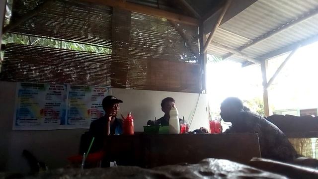 karaoke gratis di warung pelangi gratis wifi.. menu soda gembira dll
