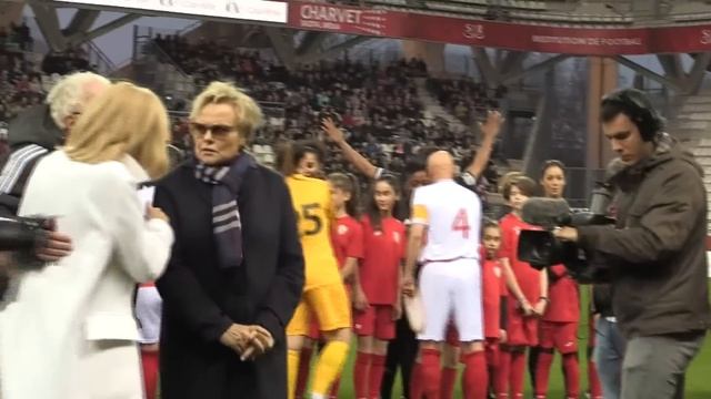 Les images de Brigitte Macron sifflée et huée