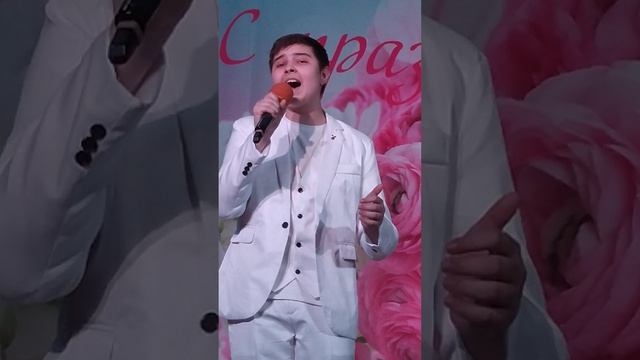 поёт Дмитрий Смирнов.