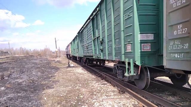 Отправление Тепловоза 2ТЭ10М-0751 С Грузовыми Вагонами Со Станций Металлист