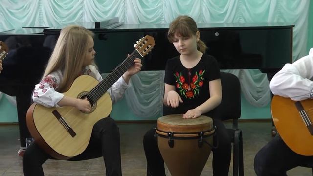 "Ой, чий то Кінь стоїть". Ансамбль гітаристів Української ДШМ.