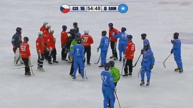 Сомалийцы начали рубить чехов клюшками во втором дивизионе ЧМ 2017 по русскому хоккею.