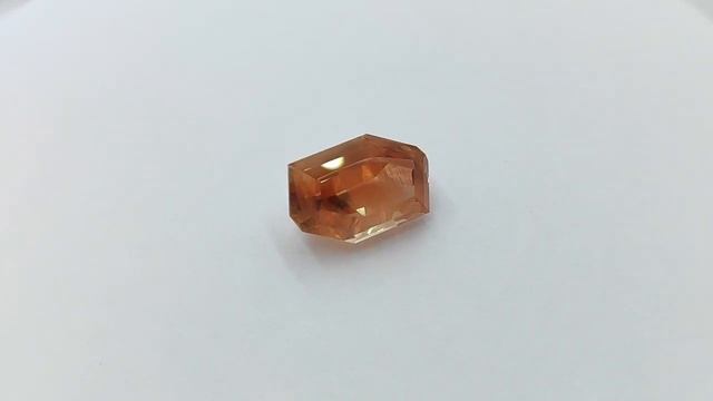 Орегонский солнечный камень. 6.5 карата. 13.2/9.6/8.2 мм.