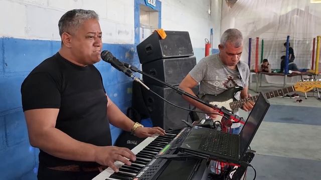 ALEX MORENO ANIMANDO FESTA DE 84 ANOS DE RUTH CARDOZO LOPES. 15 de maio de 2022.