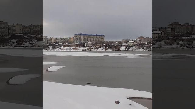 река Кубань краснодар и аул Новая Адыгея кубань обмельчала русло реки и виднеется
