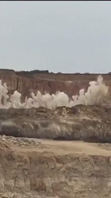 Взрывы в карьере Калининского щебеночного завода.