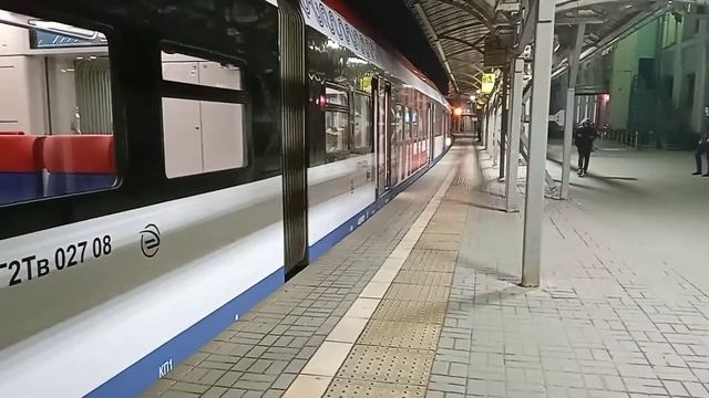 Электропоезд "иволга" эг2тв - 027 сообщением Одинцово - Лобня прибывает и отправляется с бел.вокзал