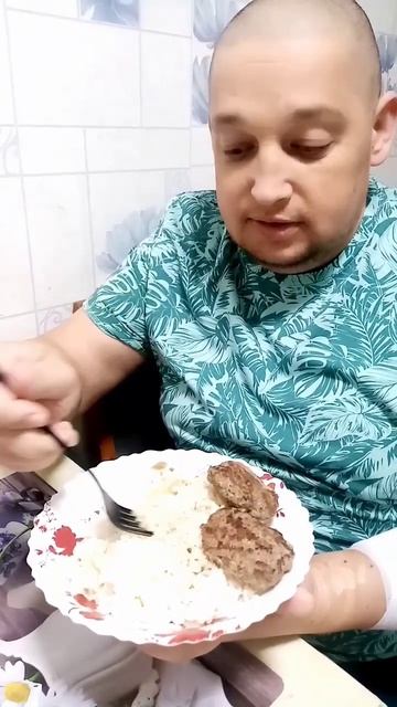 Видео которое покорило миллионы людей. #застолье #мукбанг #жизнь #обед #завтрак #ужин