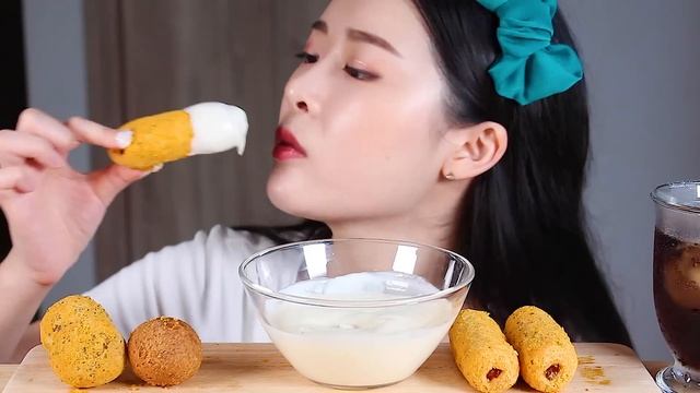 뿌링핫도그 뿌링치즈볼 치즈볼 리얼사운드먹방/CHEESE CORN DOG CHEESE BALL Mukbang Eating Show BolaKeju Phô mai viên チーズボー