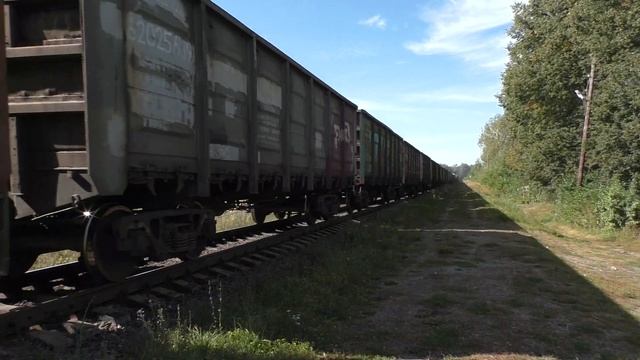 Тепловоз 2ТЭ25КМ-0002 с грузовым составом