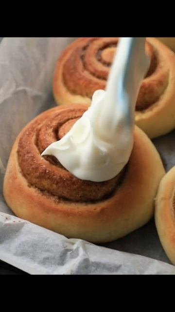 1 Minute *INSTANT* Fluffy CINNAMON ROLLS!