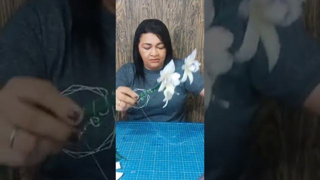 ORQUÍDEA LACINHO E MONTAGEM DE ARRANJO
