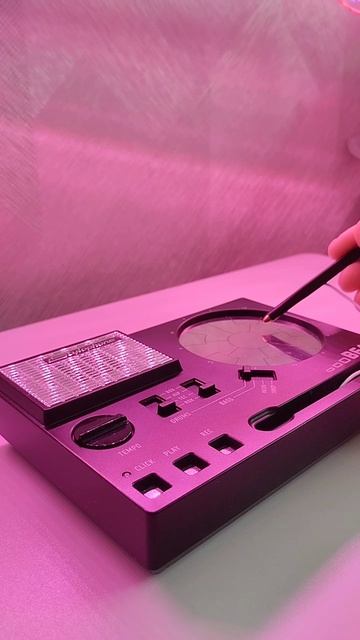 Игра на стилофоне
#stylophonebeat