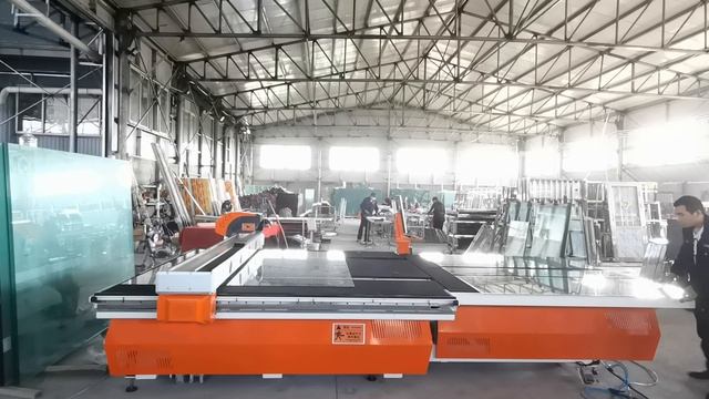 Автоматический станок для резки стекла
