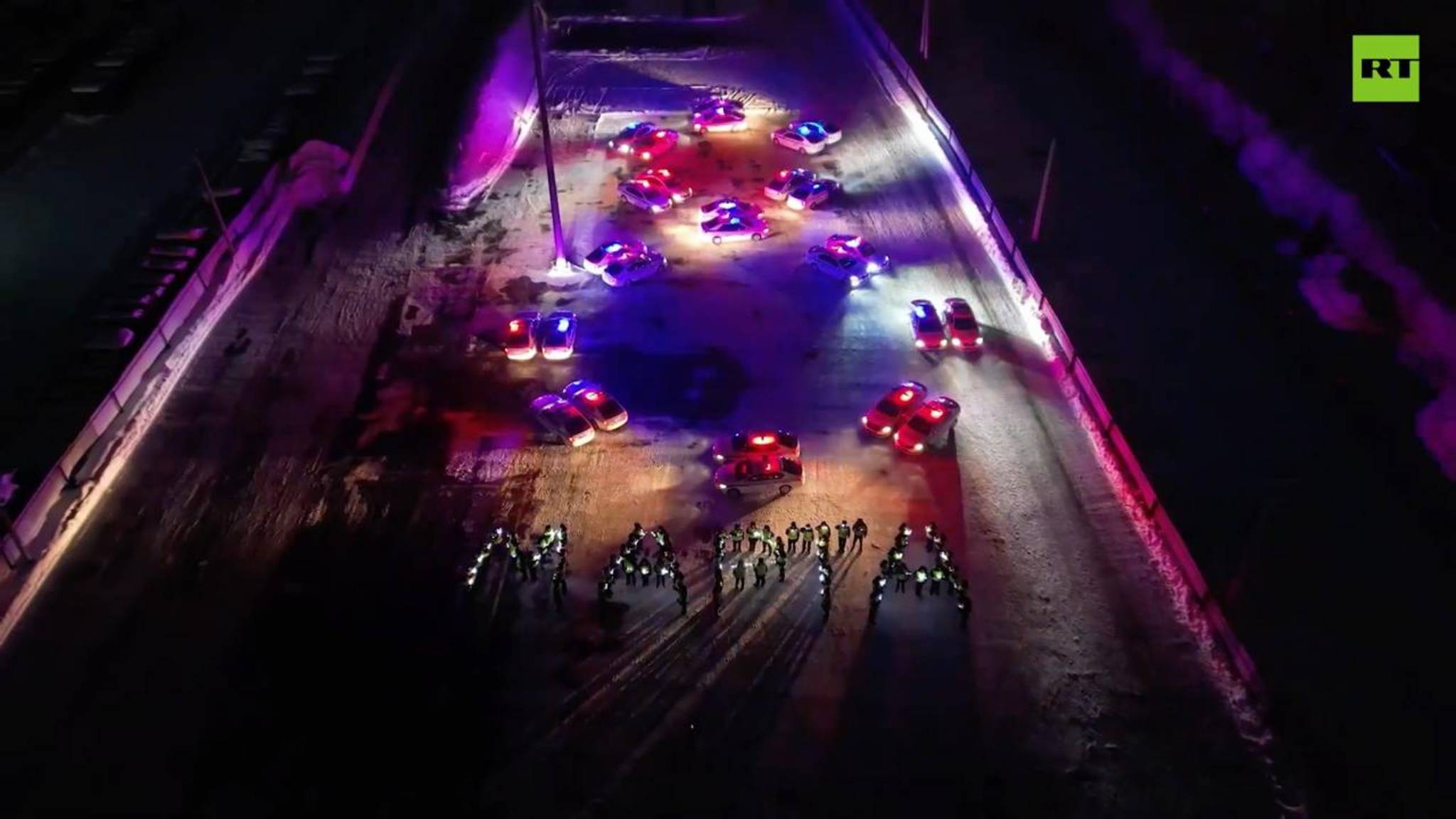 Новокузнецкие полицейские организовали флешмоб в честь 8 Марта