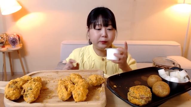 역시 뿌링클은 맛있어 😋 뿌링클콤보 뿌링멘보샤 뿌링뿌링소스 바삭달콤치즈볼 BBURINKLE Chicken Cheeseballs Menbosha Mukbang Eatingsound